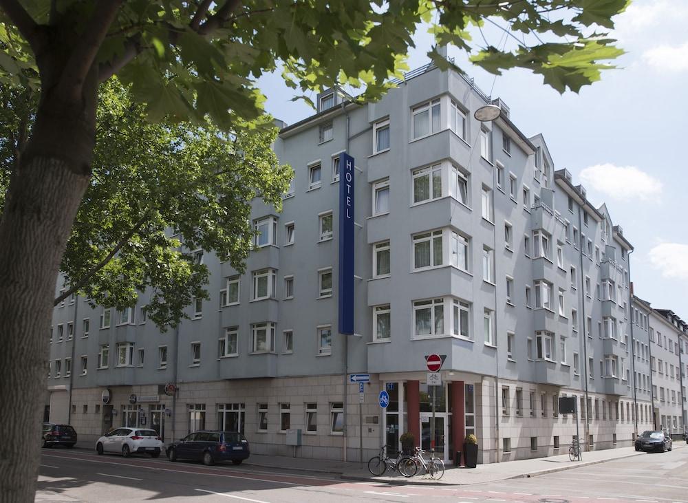 Western Hotel 2*
